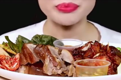 小姐姐吃烤肉和泡菜卷,小姐姐烤肉泡菜卷大挑战